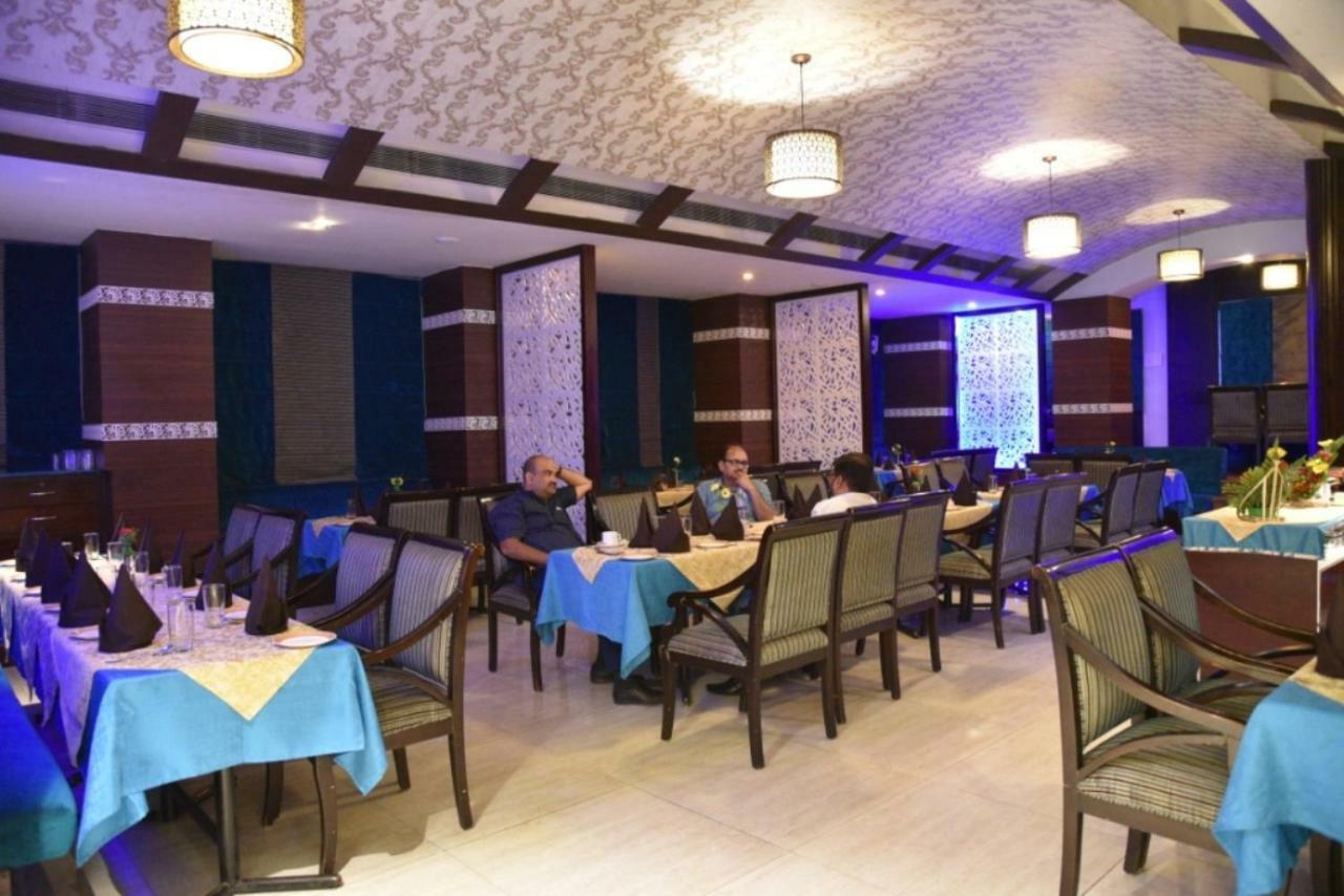 Hotel Landmark Gwalior Exteriör bild